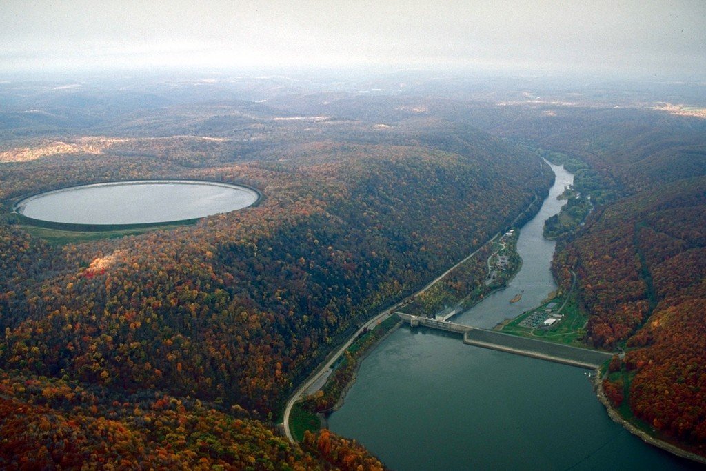 Seneca Pumped Storage Generation Station, a hydroelectric power plant in Pennsylvania in Warren County, making use of pumped storage of water to generate electric power. (Image source: US Army Corps of Engineers)