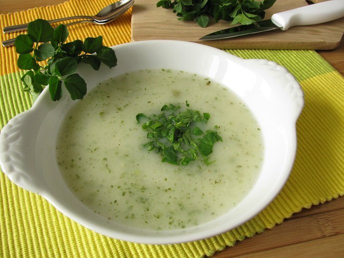 Cream soup with watercress